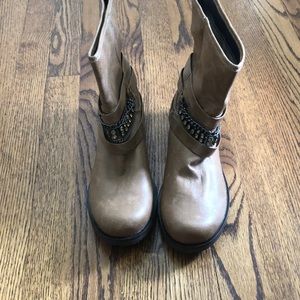 Booties with jeweled chain NWOT